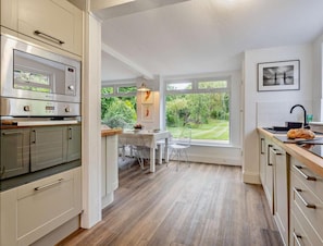Private kitchen - 3 Bed in Yarmouth (oc-94802) (Cranmore)