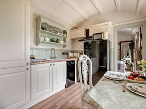 Dishwasher, cookware/dishes/utensils - 1 Bed in Camelford (oc-95316) (Forrabury and Minster)