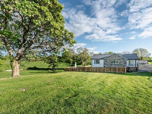 Property grounds - 2 Bed in Llanarth (oc-95322) (Llanarth)