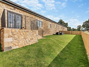 Outdoor dining - 4 Bed in Spennymoor (oc-95189) (Byers Green)