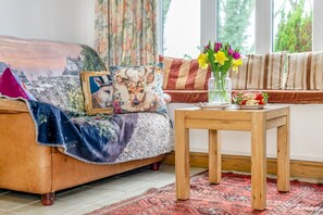 Living area - 1 Bed in Bodmin (oc-95362) (Blisland)