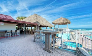 Outdoor dining - Beachfront Fun for Everyone/Tiki Bar, Heated Pool, Hot Spot,Sauna (Daytona Beach)