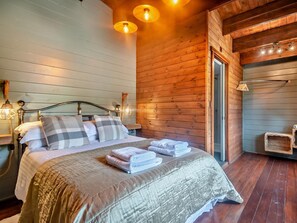 A wooden-paneled bedroom with a bed, pillows, and a bedside lamp. - 2 Bed in Waterlooville (oc-95357) (Denmead)