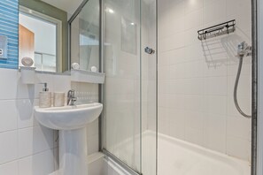 Bathroom - Spacious Modern Apartment near the Centre and Motorpoint Arena (Nottingham)