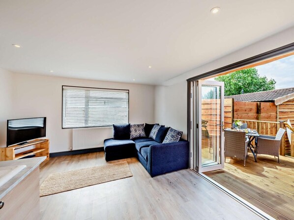 Living area - 2 Bed in Bideford (oc-95428) (Westward Ho!)