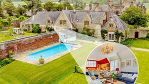 Une vaste propriété dotée d’une piscine, d’une pelouse bien entretenue et offrant une vue sur la campagne environnante.
