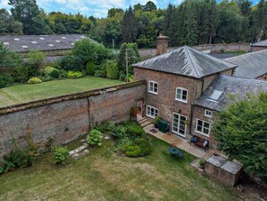 Exterior - 2 Bed in Hemel Hempstead (oc-95536) (Great Gaddesden)