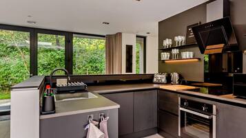 Dishwasher, cookware/dishes/utensils