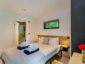 WiFi (free), bed sheets