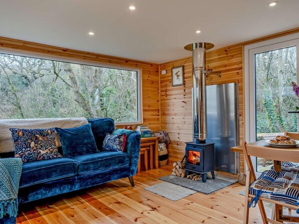 Living area - 2 Bed in Ventnor (oc-95586) (Chale)