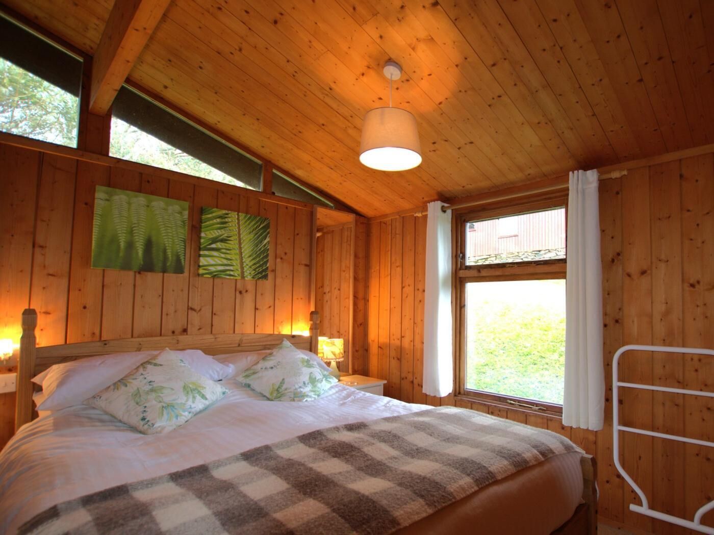 3 bedrooms, travel cot, free WiFi, bed sheets