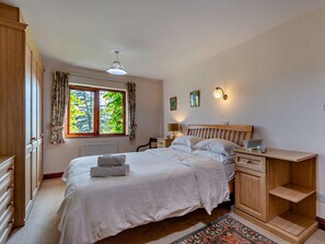 4 bedrooms, iron/ironing board, travel crib, WiFi (free) - 4 Bed in Kendal (oc-95607) (Crosthwaite)