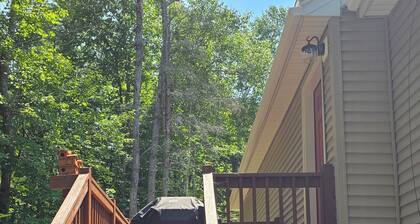 Spacious, cozy home. Enjoy the relaxing songbird tunes-Visit ANP and Downeast ME