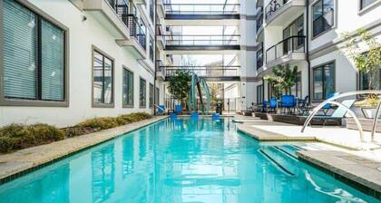 Boulevard Stays Walk to Downtown! 1BR King SoCo
