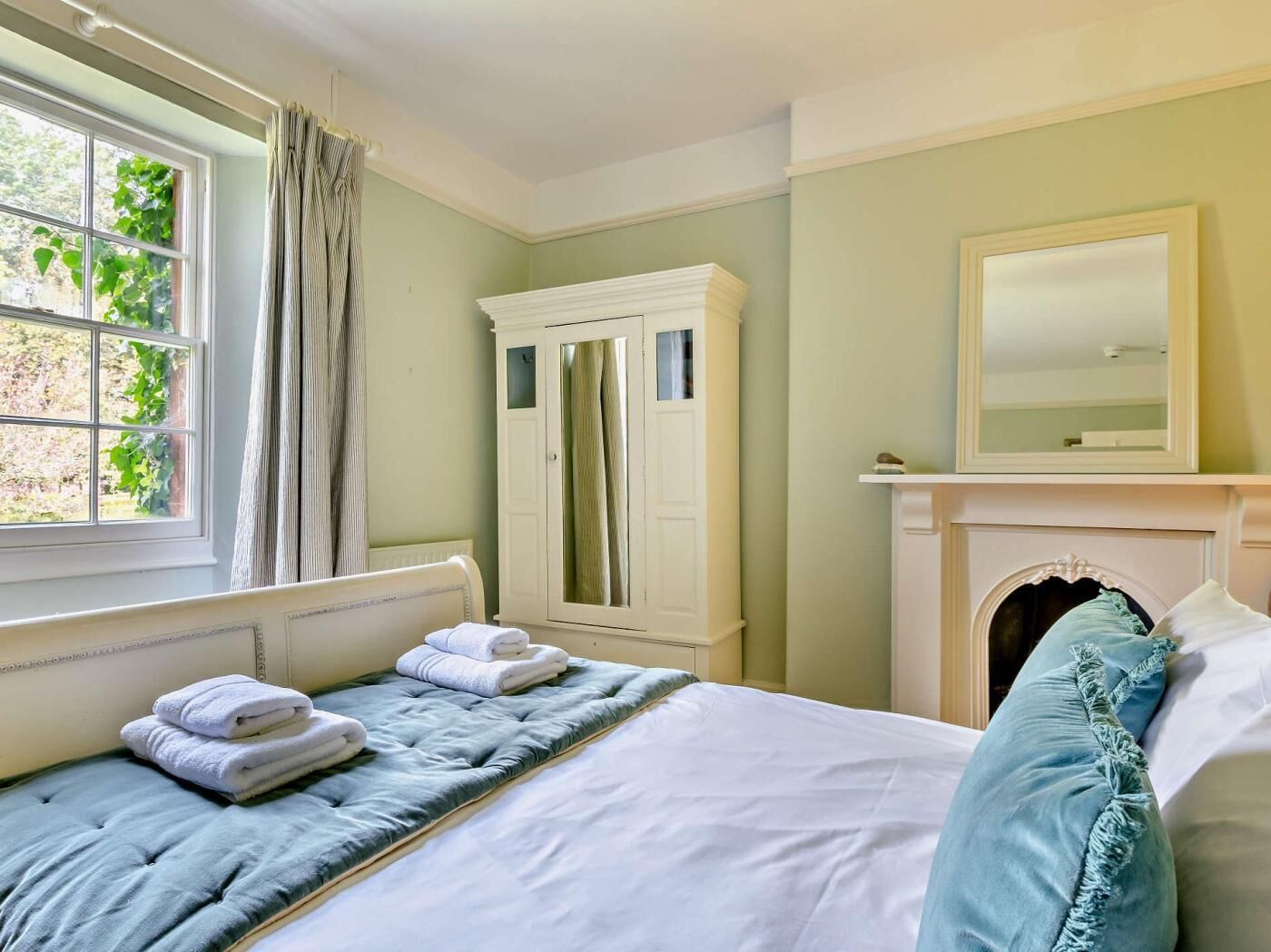 5 bedrooms, free WiFi, bed sheets