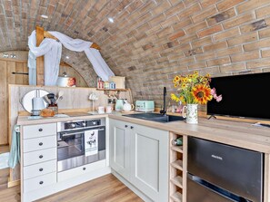 Horno y utensilios de cocina 