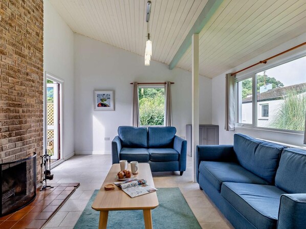 Living area - 2 Bed in Saltash (oc-95644) (Notter)