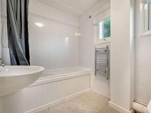 Bathroom - 3 Bed in Saltash (oc-30040) (Notter)