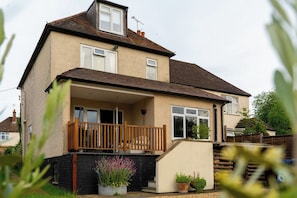 Exterior - Garden Retreat with Views and Parking (Chiddingfold)