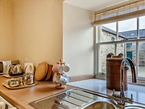 Geschirrspüler, Hochstuhl, Kochgeschirr/Geschirr/Besteck