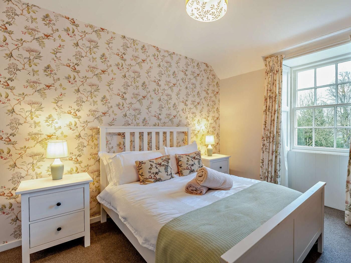 4 bedrooms, travel crib, WiFi (free), bed sheets