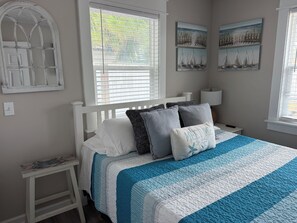 3 bedrooms, iron/ironing board, WiFi, bed sheets - Azure Tides gorgeous 3 bedroom house in Panama City beach ,
Walk to Beach . (Panama City Beach)