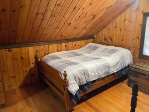 Room - Cozy 2-bedroom cabin on beautiful crystal clear Schoodic Lake (Brownville)