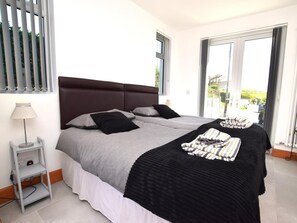 Room - 4 Bed in Stranraer (oc-95819) (Portpatrick)
