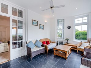Living area - 2 Bed in Bexhill-on-sea (oc-95831) (Bexhill-on-Sea)