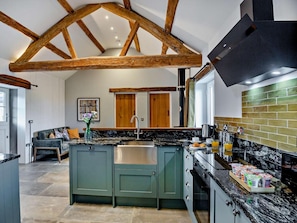 Oven, dishwasher, high chair, cookware/dishes/utensils - 2 Bed in Denbigh (oc-95843) (Llannefydd)