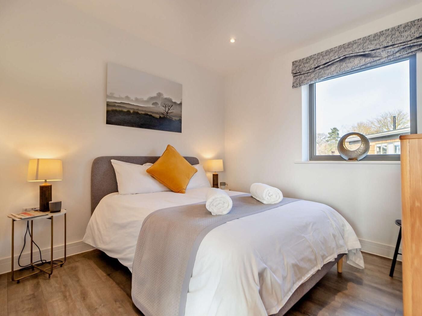 2 bedrooms, travel cot, free WiFi, bed sheets
