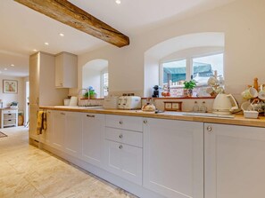 Private kitchen - 3 Bed in Whitchurch (oc-73192) (Whitchurch)