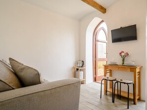 TV - 1 Bed in Okehampton (oc-78799) (Hatherleigh)