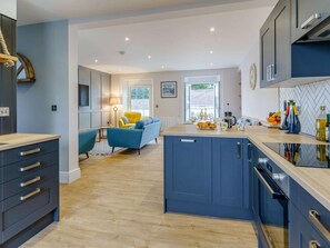 Oven, dishwasher, cookware/dishes/utensils - 3 Bed in New Quay (oc-83998) (New Quay)