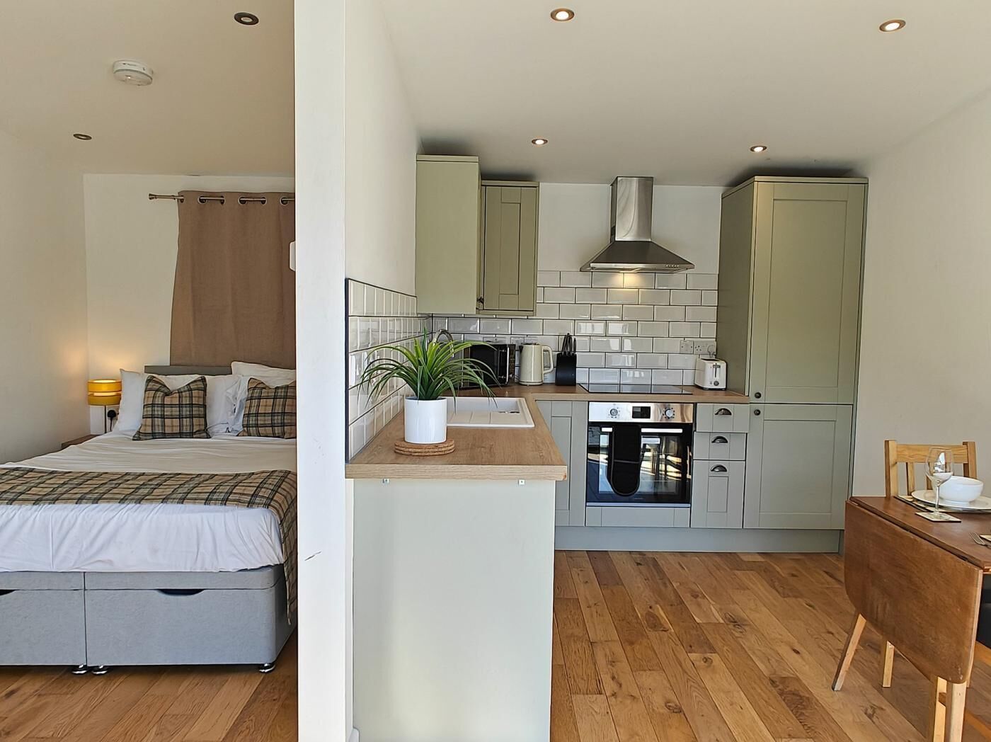 1 bedroom, travel cot, free WiFi, bed sheets
