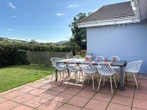 Outdoor dining - 5 Bed in Bow Street (oc-95994) (Llandre)