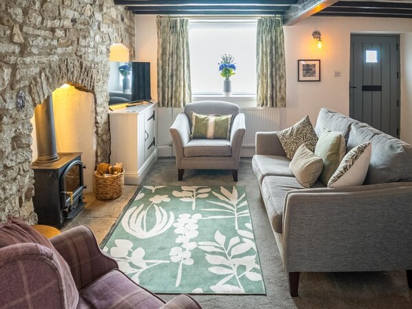TV, fireplace - 2 Bed in Hope Valley (oc-75500) (Hope)