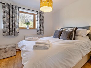 4 bedrooms, iron/ironing board, travel crib, WiFi (free) - 4 Bed in Llanidloes (oc-95968) (Llanidloes Without)