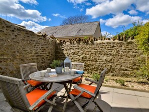 Outdoor dining - 2 Bed in Beaminster (oc-78567) (Beaminster)