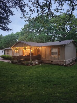 A two-story house with a porch and a covered front porch area. - 4 bed, 2 bath house in Kingston, OK between Catfish Bay & Alberta Creek Marinas. (Kingston)