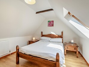 3 bedrooms, travel cot, free WiFi - 3 Bed in Pembroke (oc-44350) (Hundleton)