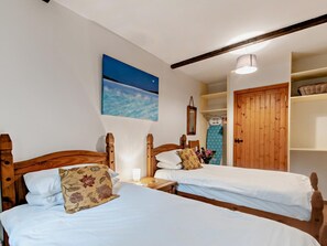 Travel cot, free WiFi - 5 Bed in Pembroke (oc-44352) (Hundleton)