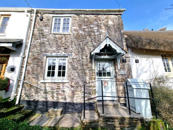Exterior detail - 2 Bed in Kingsbridge (oc-56702) (Hallsands)