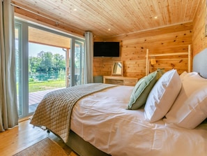 WiFi (free), bed sheets