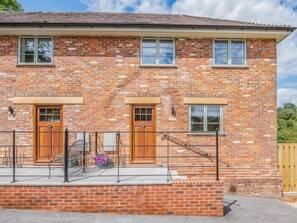 Exterior - 2 Bed in Fordingbridge (oc-96127) (Godshill)