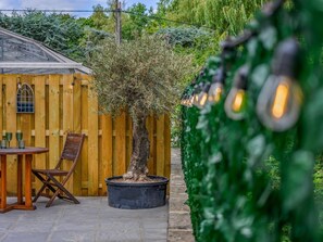 Outdoor dining - 2 Bed in Fordingbridge (oc-96127) (Godshill)