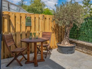 Outdoor dining - 2 Bed in Fordingbridge (oc-96127) (Godshill)