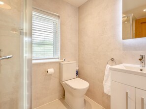 Bathroom - 2 Bed in Fordingbridge (oc-96125) (Godshill)