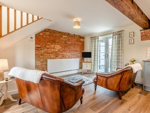 Living area - 2 Bed in Fordingbridge (oc-96125) (Godshill)