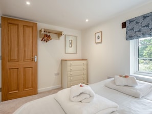 Travel cot, free WiFi, bed sheets - 3 Bed in Fordingbridge (oc-96126) (Godshill)